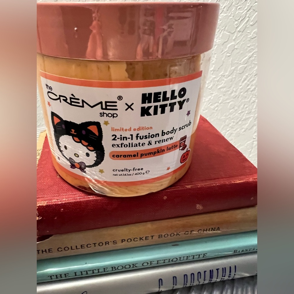 THE CREME SHOP X HELLO KITTY NWT BODY  CARAMEL PUMPKIN LATTE BODY SCRUB